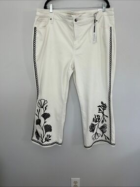 Chico’s So Slimming Girlfriend Kick Flare Embroidered Crop Jeans NWT